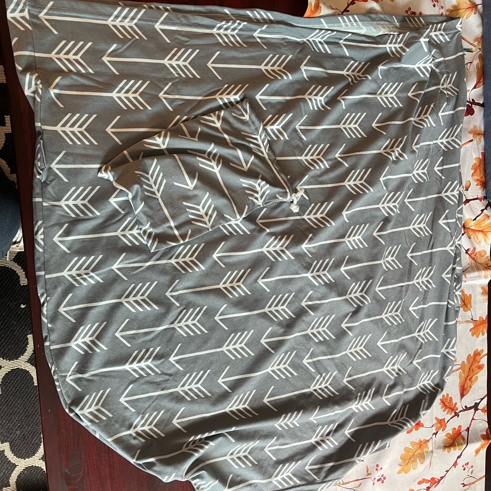 Breastfeeding and car seat or stroller cover
